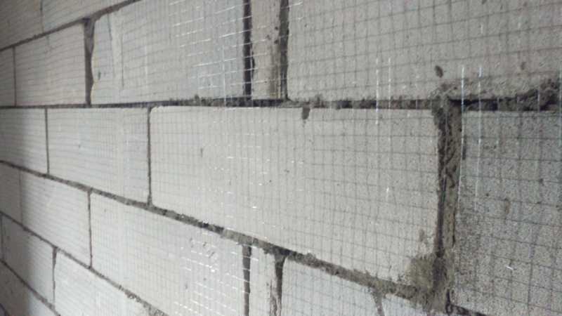 牆體挂鋼絲網更利于加固牆面，防止後期脫落 (2).JPG